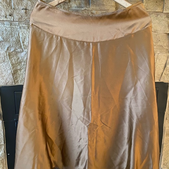 Vintage Classic 100% Silk Skirt in Gold #0774 - Picture 2 of 10